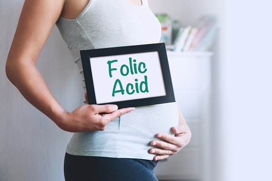 De ce este importantă administrarea de acid folic în sarcină?