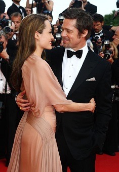 Angelina Jolie divorteaza de Brad Pitt