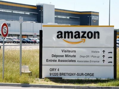 Un bărbat transgender dă în judecată Amazon pentru că i-a refuzat mărirea de salariu